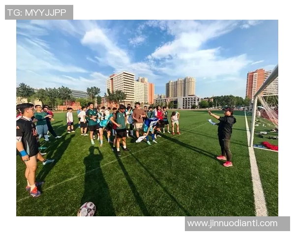 浦东实验小学足球明星展现青春风采助力校园体育发展